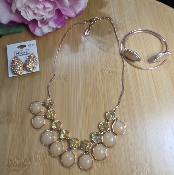Nicole Jewelry - 🌟BOGO Free🌟Nicole Gold and Cream Jewelry Set